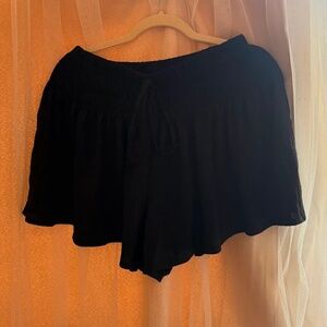black skirt/ short L
